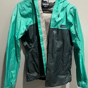 Women’s teal and gray Patagonia rain jacket size large